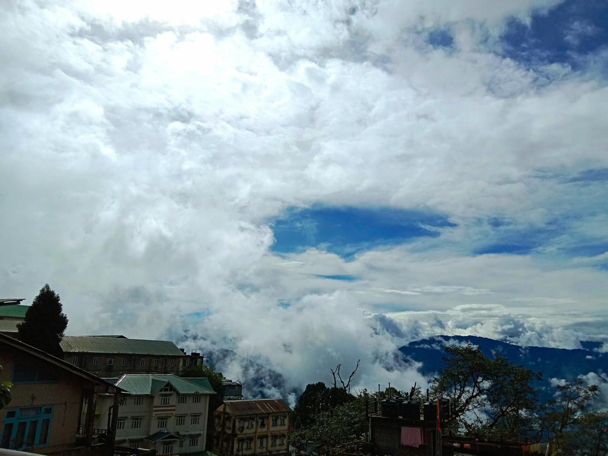 ダージリン Hidden Monkey Backpackers, Railway Station, Darjeelingホステル エクステリア 写真