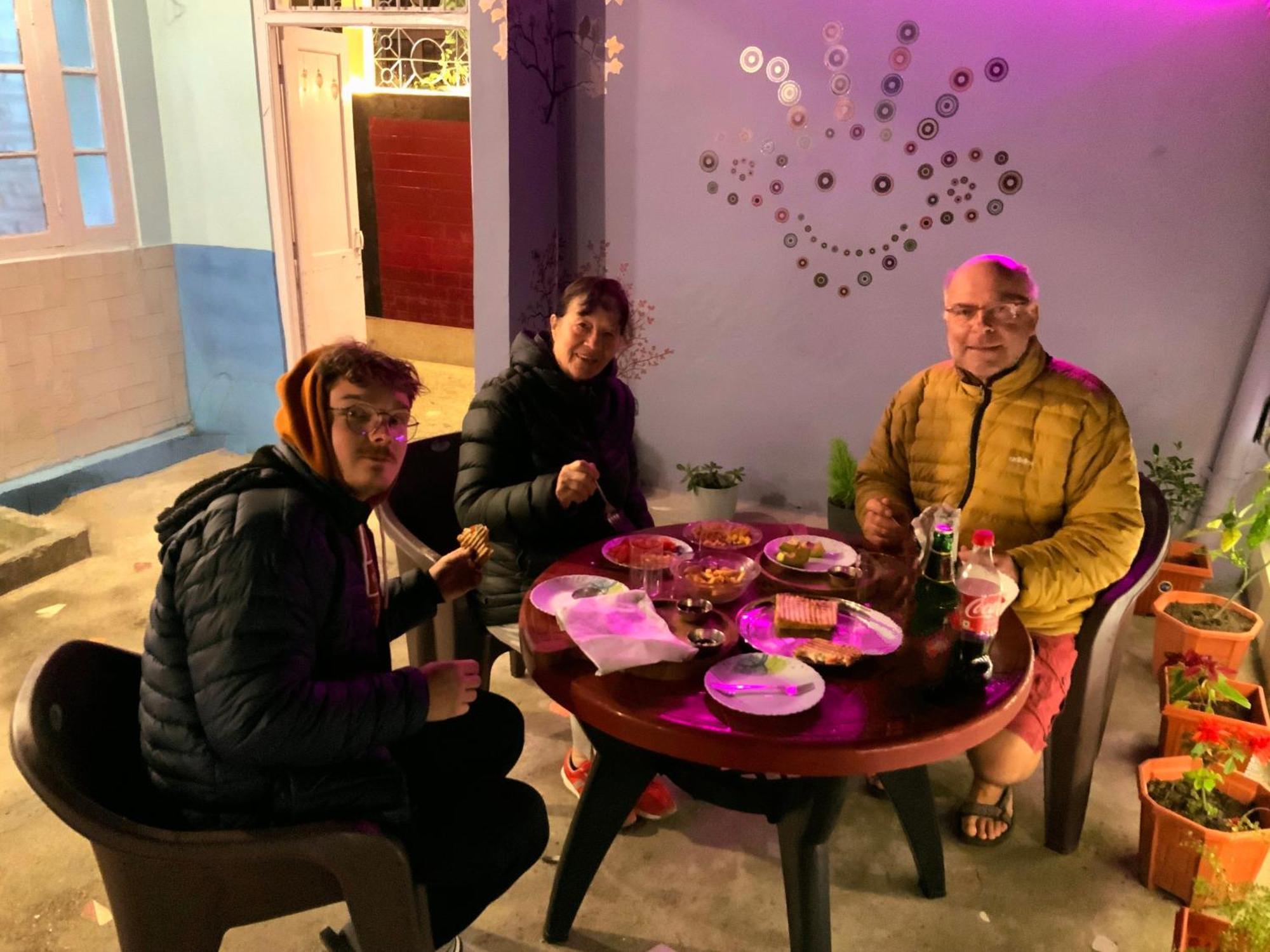 ダージリン Hidden Monkey Backpackers, Railway Station, Darjeelingホステル エクステリア 写真